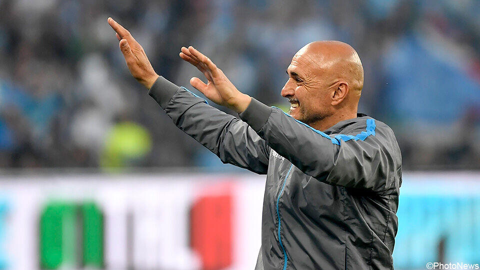 Spalletti nam afscheid met de landstitel op zak bij Napoli. Spalletti nam afscheid met de landstitel op zak bij Napoli.