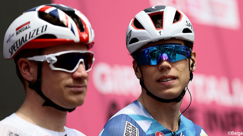 Paul Magnier (rechts) zal volgende week niet meer te zien zijn in de Giro.
