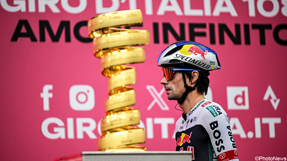 Primoz Roglic ziet de trofee wegglippen.