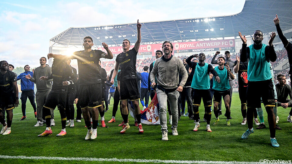 Charleroi gaat naar de voorrondes van de Conference League.